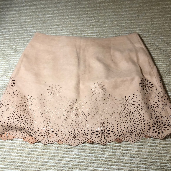 Nude suede eyelet skirt - Picture 2 of 2